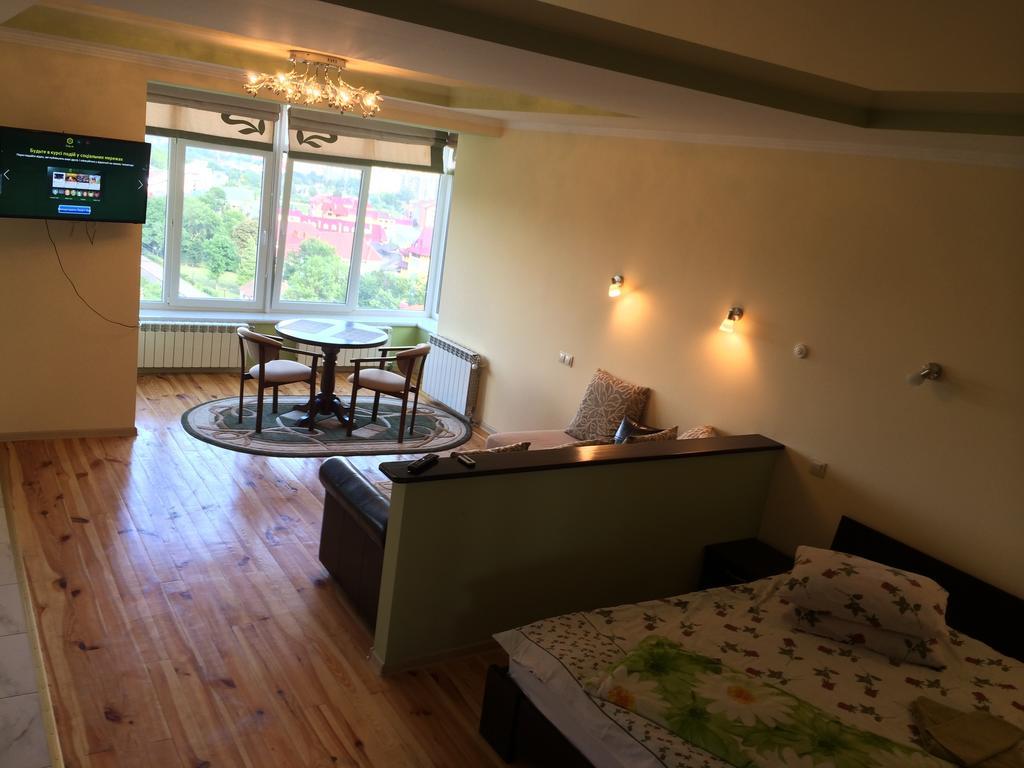 Apartments In The Center Trouskavets Chambre photo